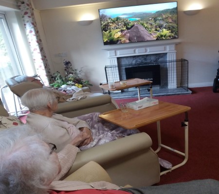 Armchair Travel - Gold Standard Nursing Home Northamptonshire